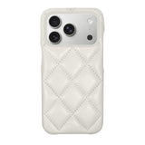 iPhone17Pro キルティングPU レザーケース ロゴ ホワイト